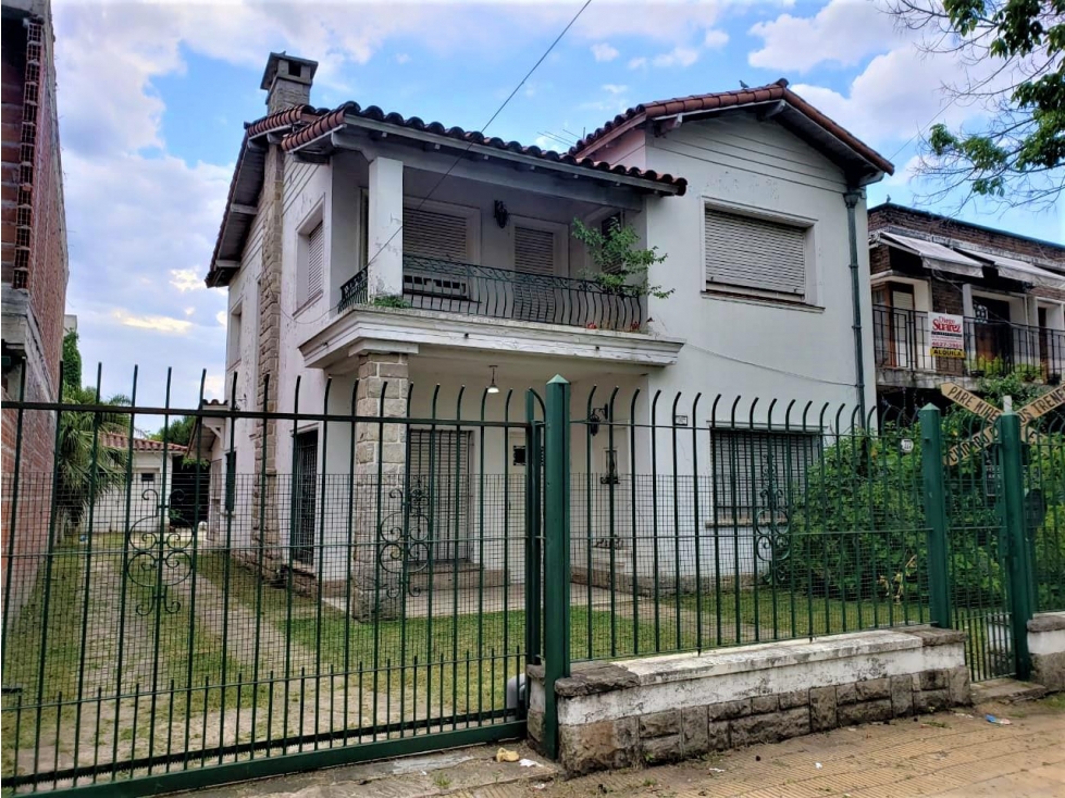 Casa de 4 ambientes y dependencia en VENTA - Ituzaingó Norte