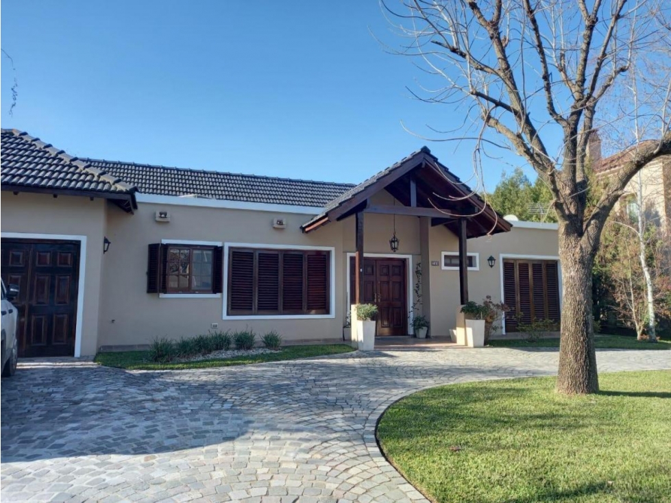 Casa 5 ambientes en VENTA - Barrio San Patricio