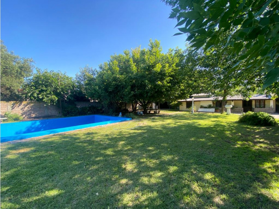 Casa quinta con pileta y quincho 4 amb en VENTA Ituzaingó norte