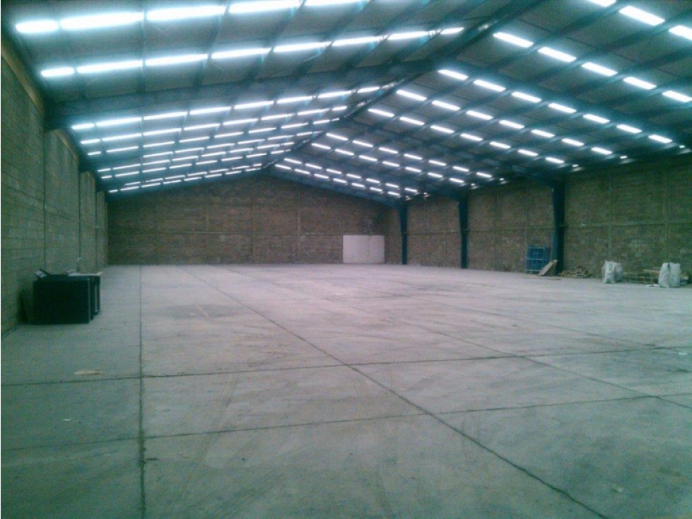 Excelente Bodega en Venta Industrial El Trebol - 1