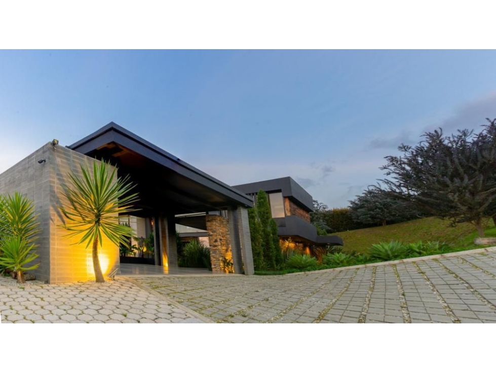 EXCLUSIVA CASA EN ARRIENDO EN ALTO DE LAS PALMAS ACABADOS DE LUJO