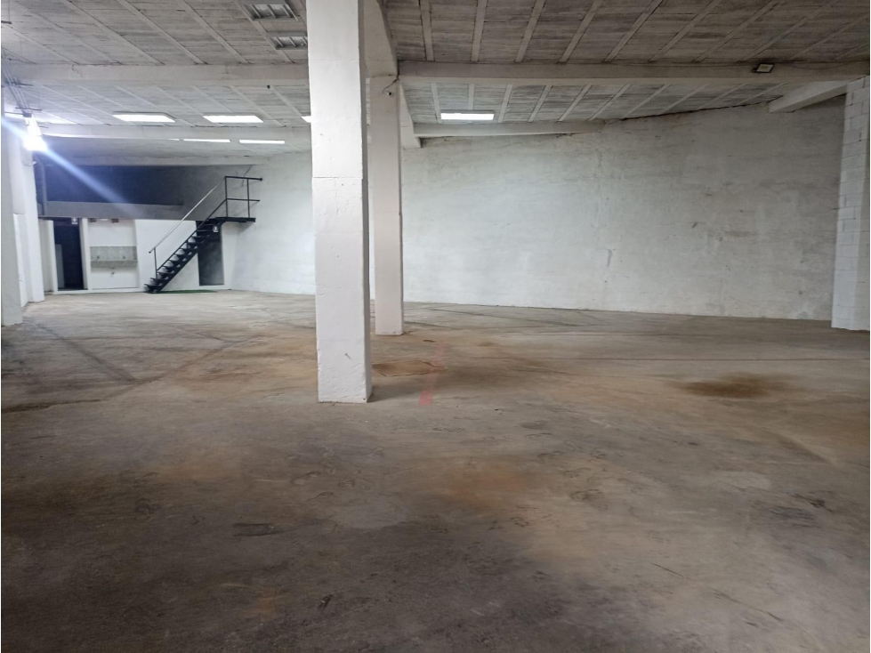Carcelén, Galpón en Venta, 1300m2 3 Ambientes, Oficina 100m2. - 2