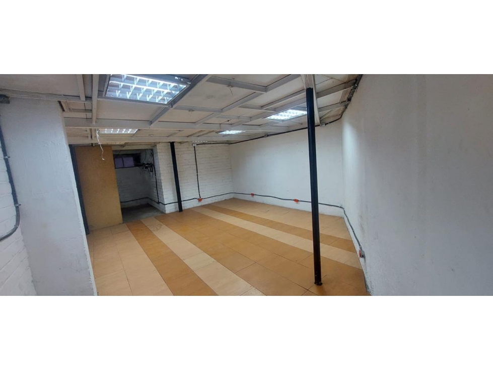 Carcelén, Galpón en Venta, 1300m2 3 Ambientes, Oficina 100m2. - 3