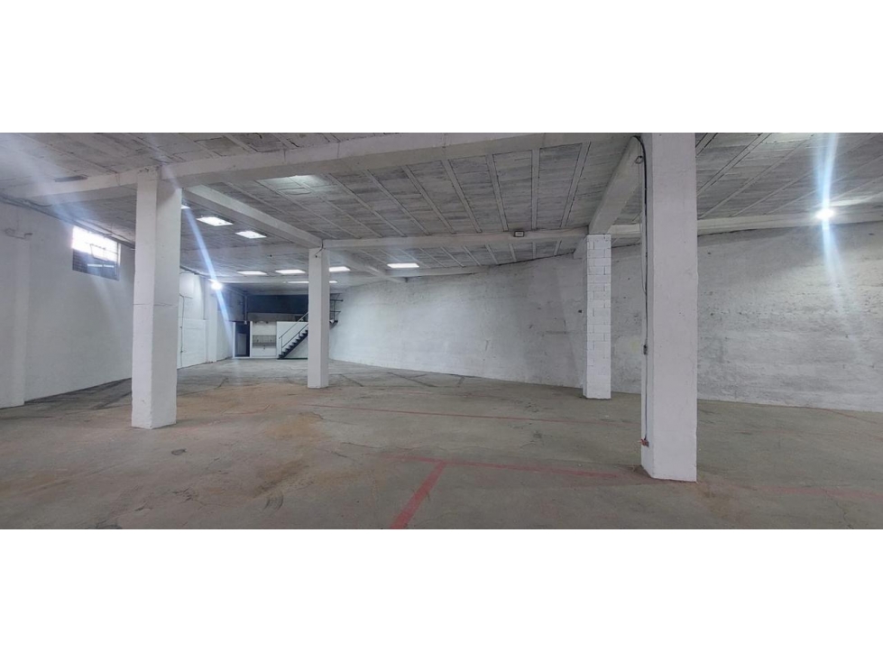 Carcelén, Galpón en Venta, 1300m2 3 Ambientes, Oficina 100m2. - 4