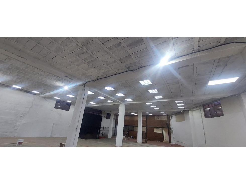 Carcelén, Galpón en Venta, 1300m2 3 Ambientes, Oficina 100m2. - 6
