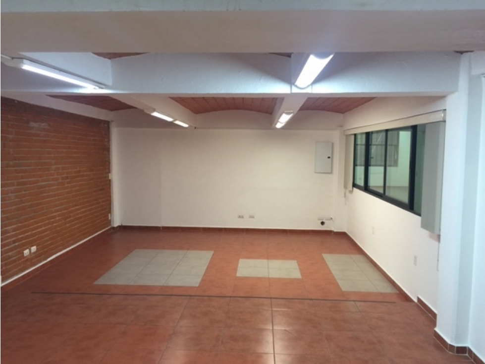 Excelente edificio en renta o venta para oficinas en Viveros - 1
