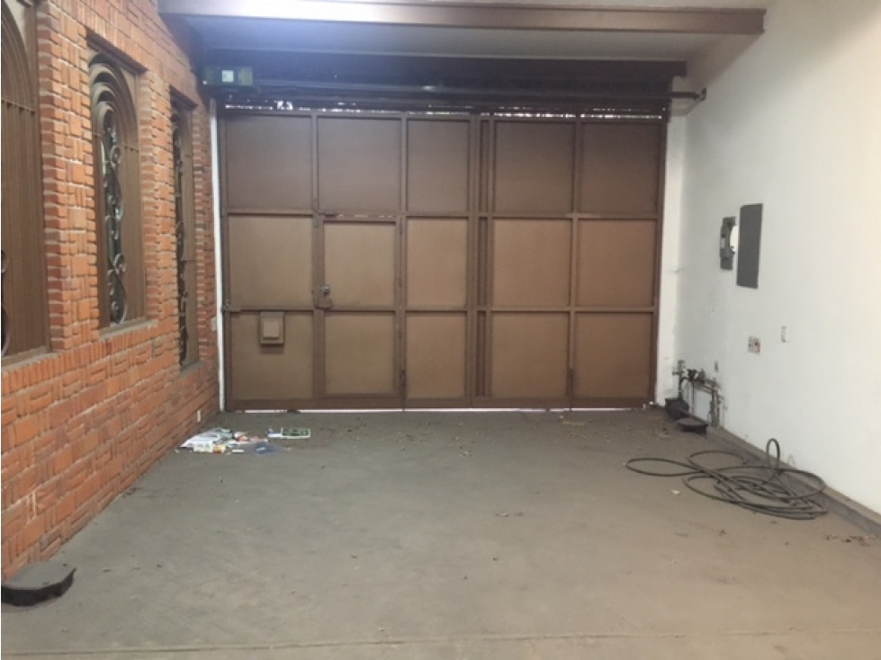 Excelente edificio en renta o venta para oficinas en Viveros - 4