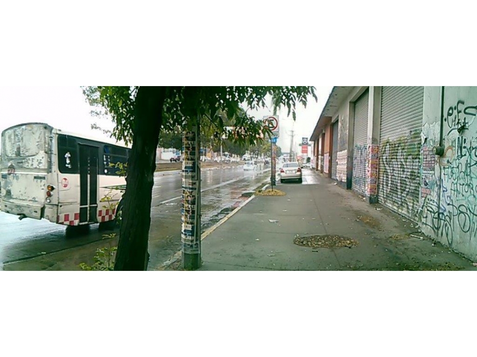 Terreno con uso de suelo Industrial y Comercial Sobre Avenida. - 1