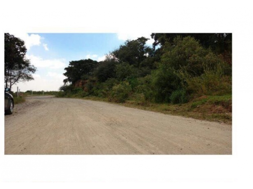 terreno Localizado a 500 mts. de la autopista Atlacomulco-Atizapan - 1