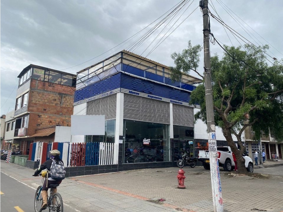 Vendo local comercial esquinero rentando 0.6% AR - 2