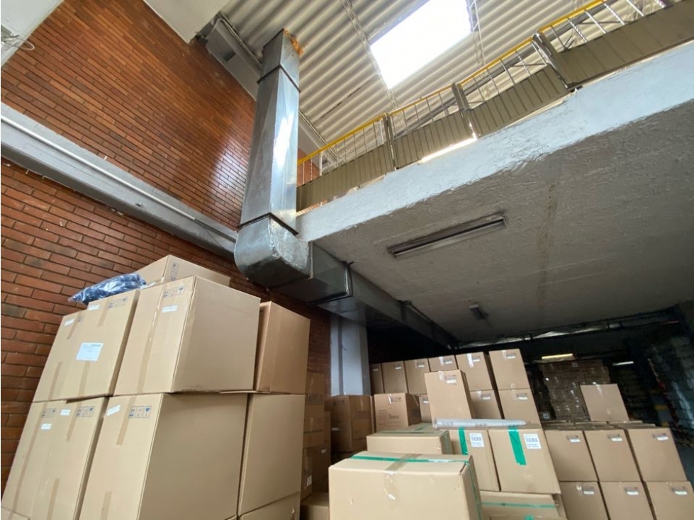 Vendo bodega 1290 metros en Montevideo