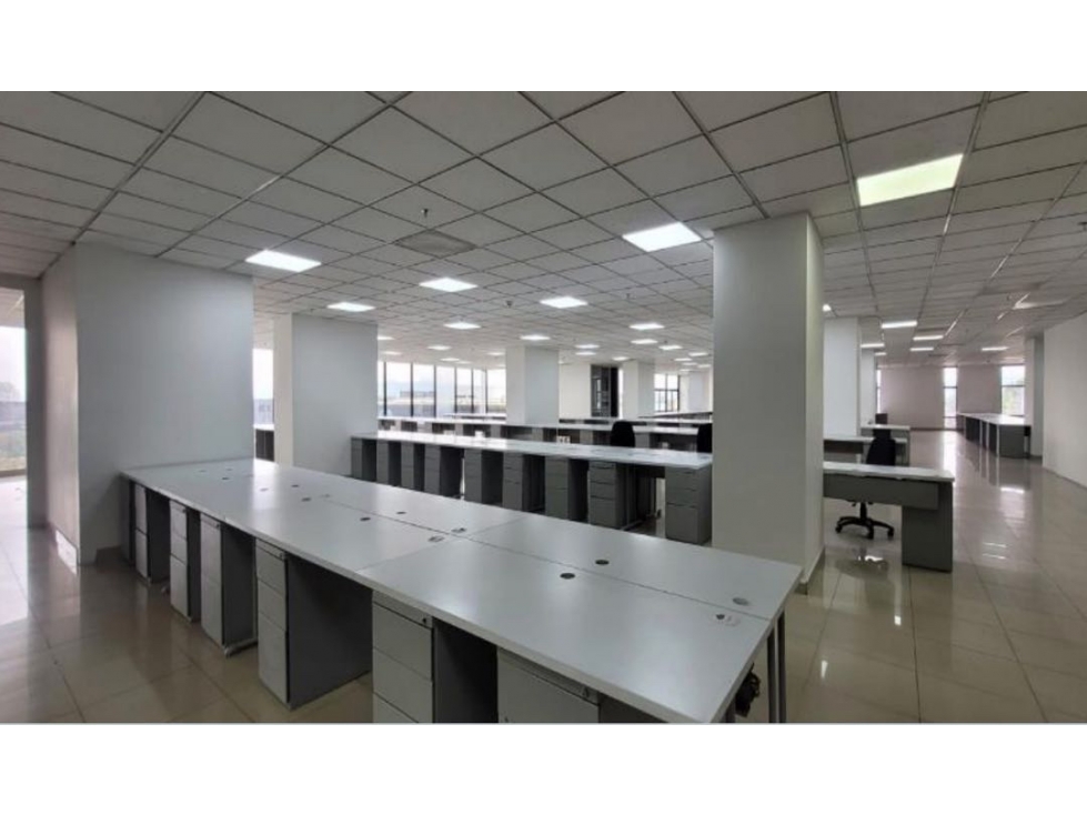 Arriendo oficina de 1300 metros sobre La Calle 26 Bogotá