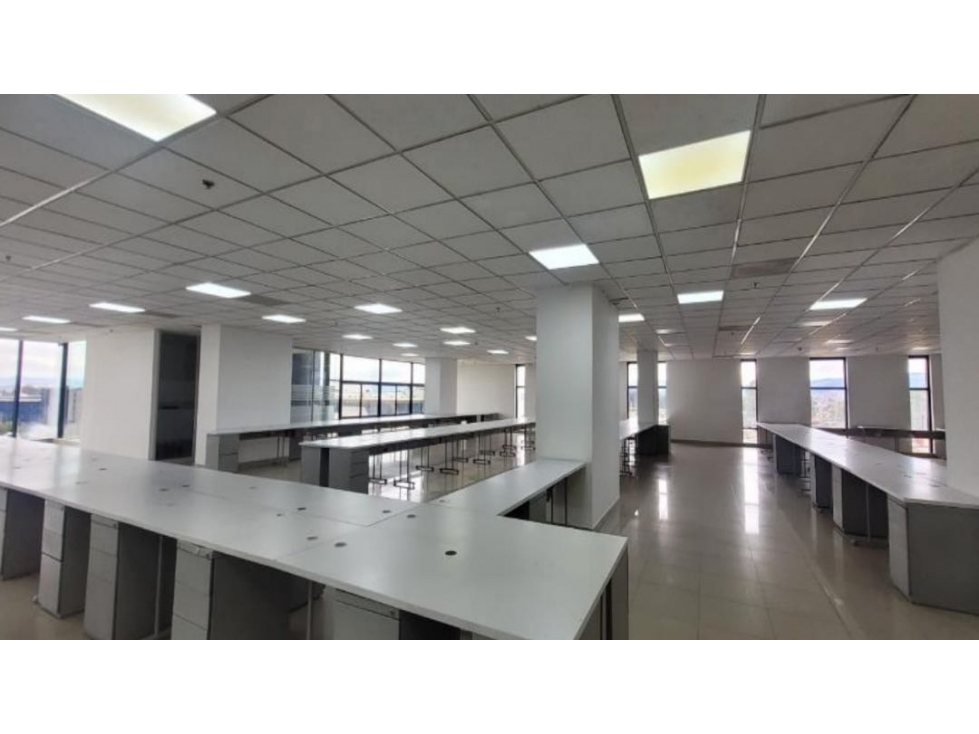 Arriendo oficina de 1300 metros sobre La Calle 26 Bogotá — foto 2