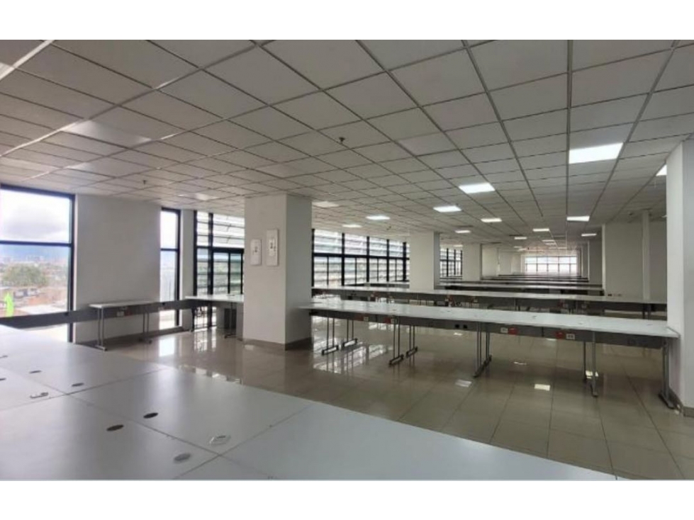 Arriendo oficina de 1300 metros sobre La Calle 26 Bogotá — foto 3