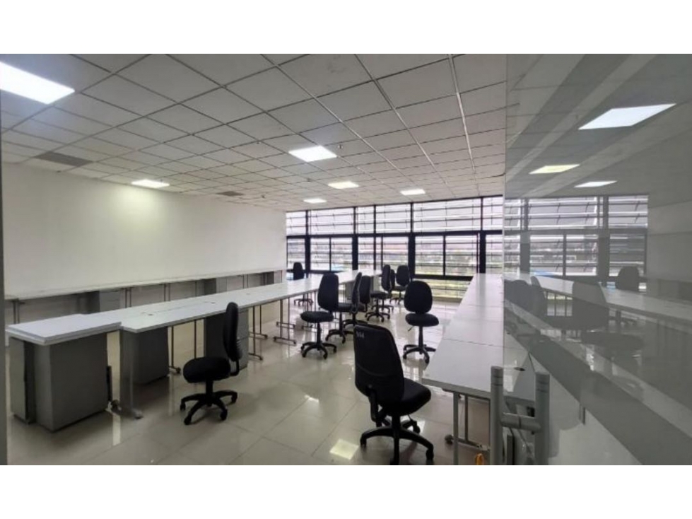 Arriendo oficina de 1300 metros sobre La Calle 26 Bogotá — foto 4