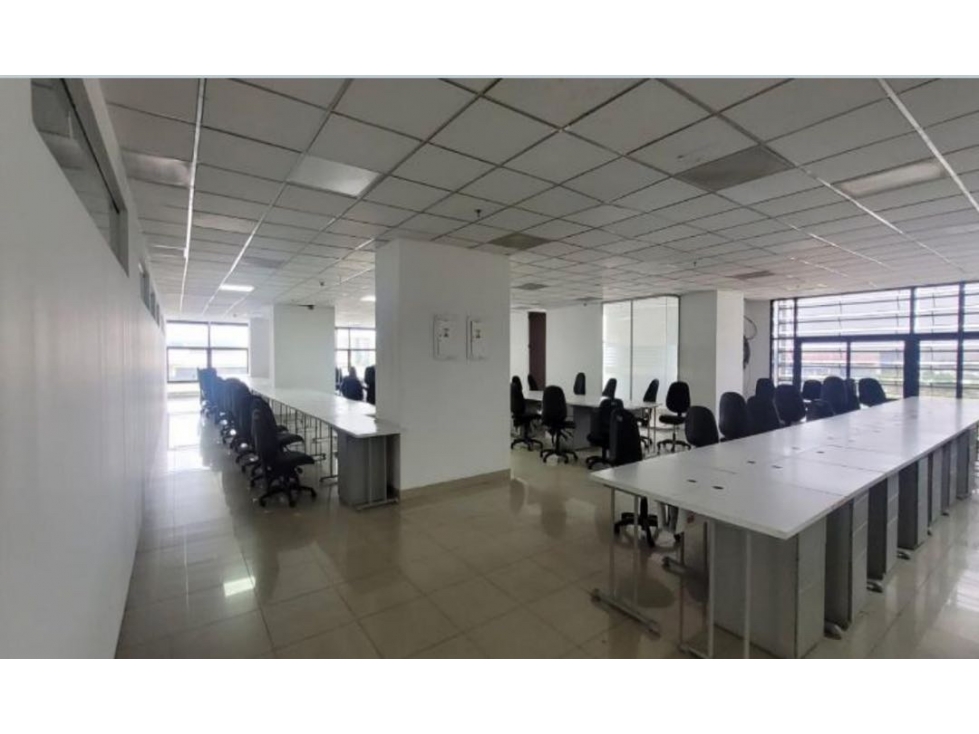 Arriendo oficina de 1300 metros sobre La Calle 26 Bogotá — foto 6