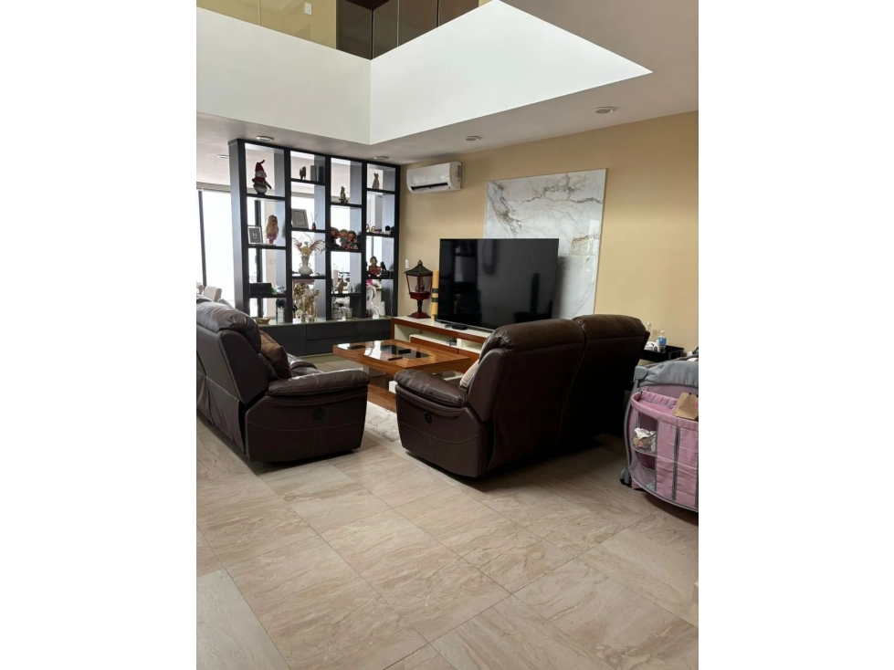 RESIDENCIA EN VENTA EN PRIVADA EL ROBLE - 6