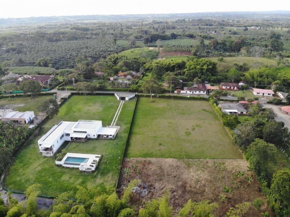 LOTES EN VÍA DE PUERTO ESPEJO A PUEBLO TAPAO