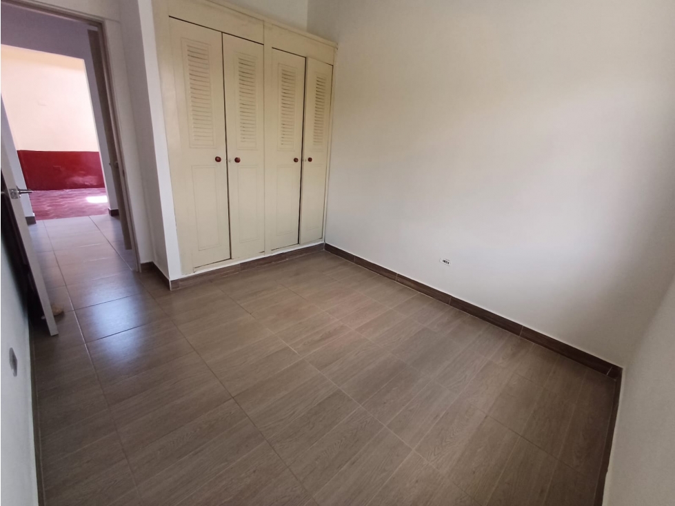 CASA EN EL BARRIO LIMONAR