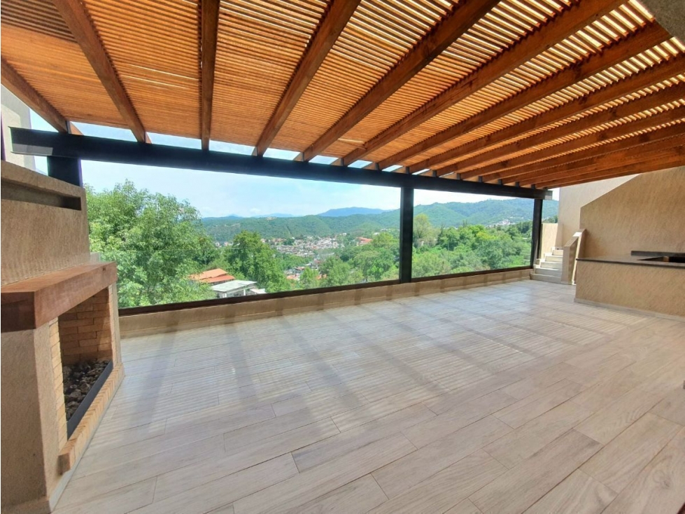 CASA EN VENTA, VALLE DE BRAVO.