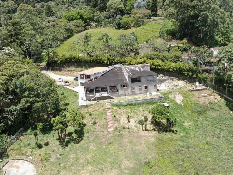 Se vende casa en loma de la Sebastiana envigado