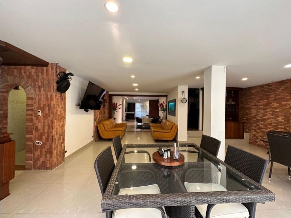 Se vende casa por la cola del zorro el poblado Medellín