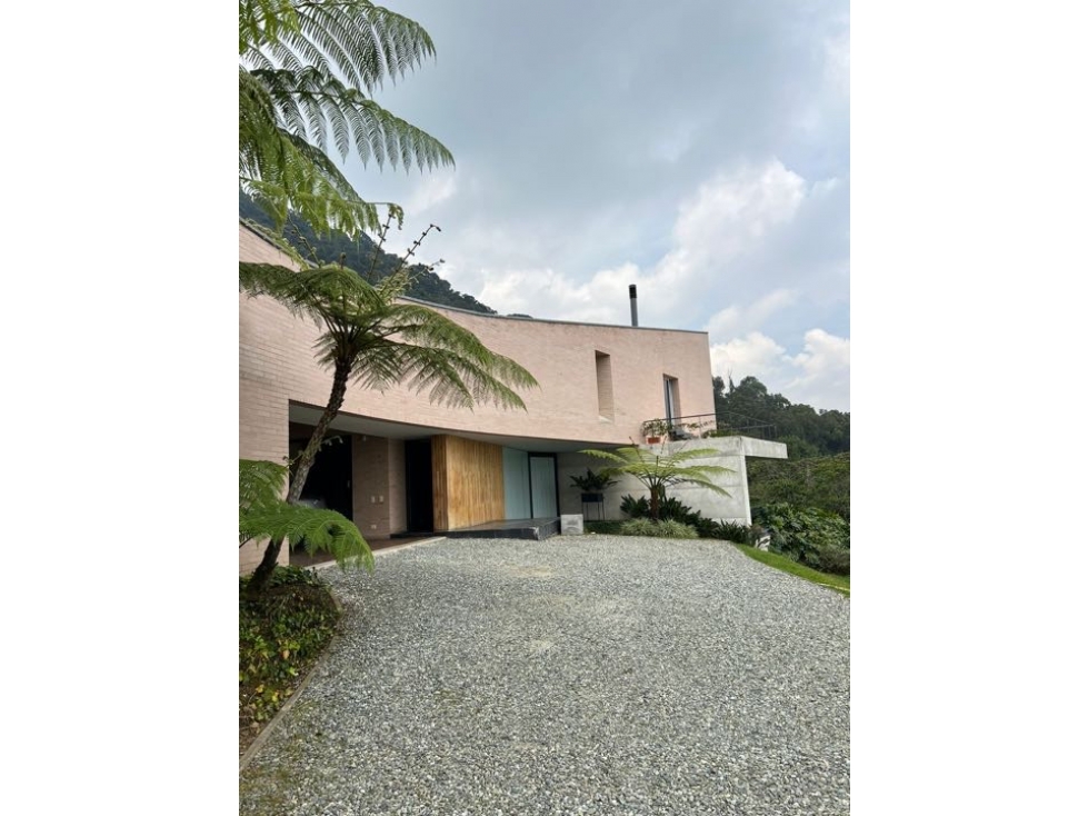 Se vende casa en las palmas el poblado Medellín