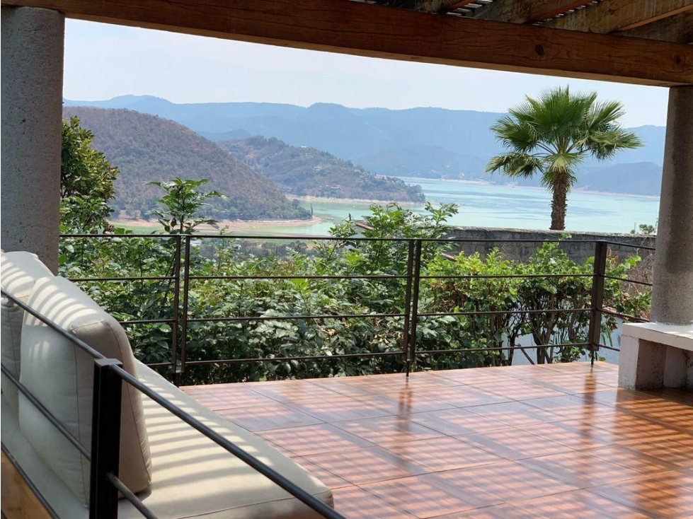 Casa en Renta en Valle de Bravo con Espectacular Vista al Lago