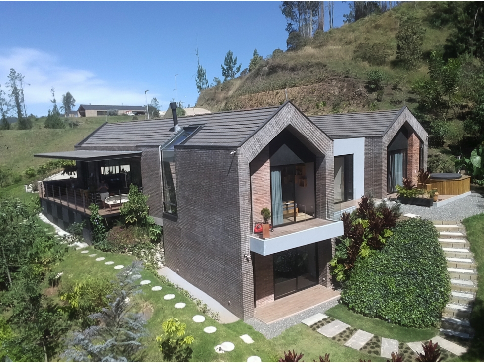 Espectacular casa en parcelación cerca al Retiro — foto 3