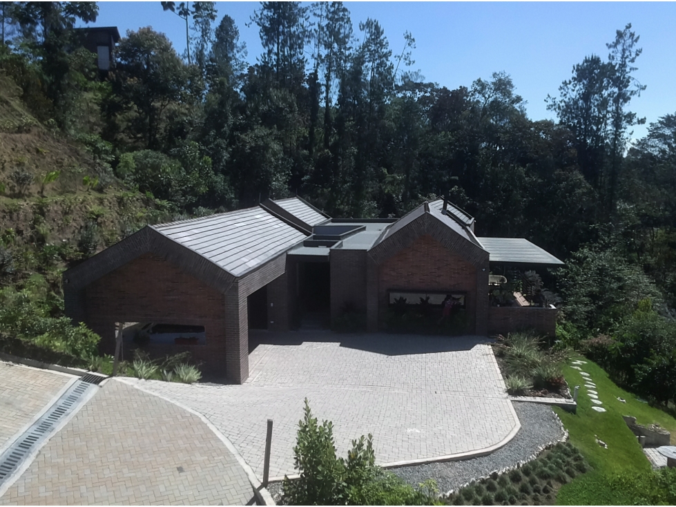 Espectacular casa en parcelación cerca al Retiro — foto 6