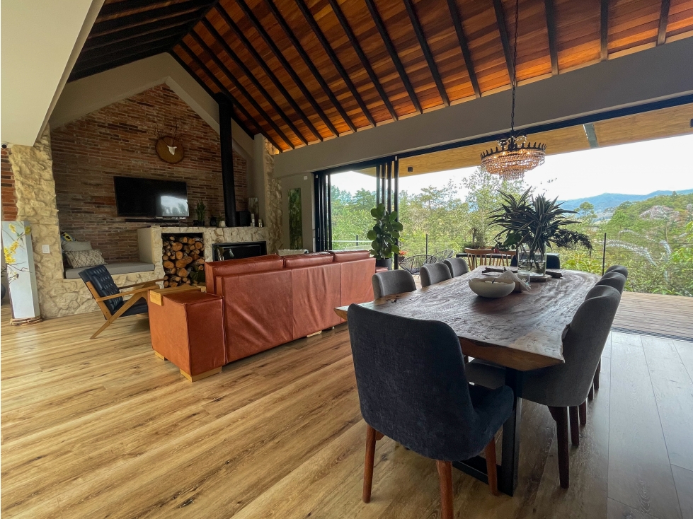 Espectacular casa en parcelación cerca al Retiro
