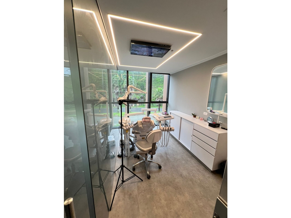 OFICINA O CONSULTORIO EN ARRIENDO O VENTA VIA PALMAS ACCESS POINT CCZ