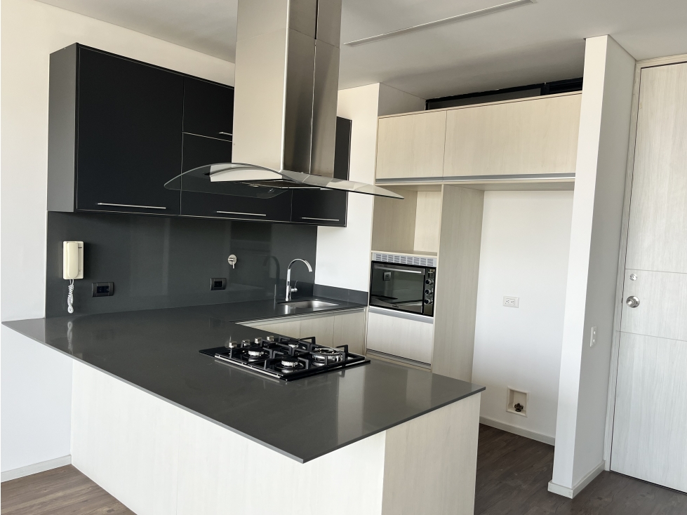 APARTAMENTO HERMOSO EN MILLA DE ORO PARA RENTA EN PISO ALTO CCZ