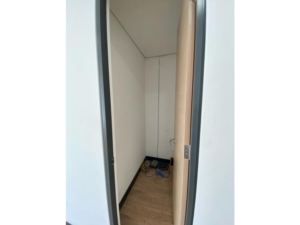 VENTA Y ARRIENDO DE HERMOSA OFICINA EN MANILA EL POBLADO SRA — foto 3
