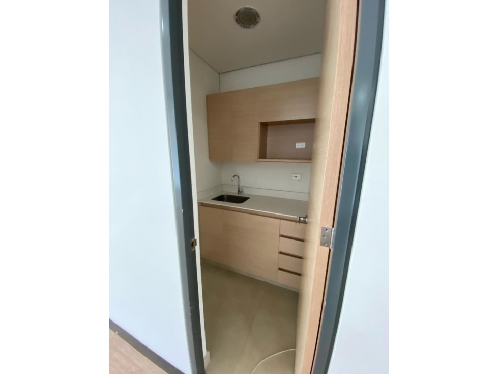 VENTA Y ARRIENDO DE HERMOSA OFICINA EN MANILA EL POBLADO SRA — foto 5
