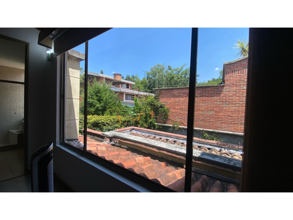VENTA DE HERMOSA CASA REMODELADA EN SECTOR MONTESSORI CCZ — foto 5