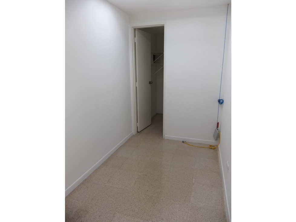 VENTA DE OFICINA CON PRECIO DE OPORTUNIDAD EN MILLA DE ORO — foto 3