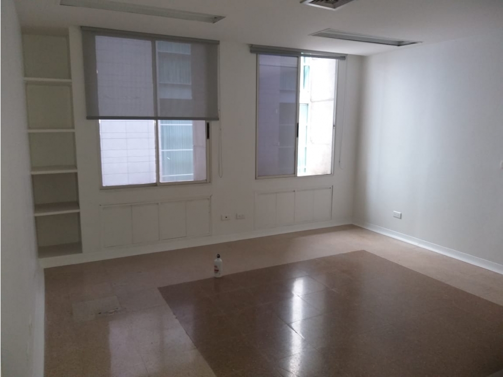 VENTA DE OFICINA CON PRECIO DE OPORTUNIDAD EN MILLA DE ORO — foto 5