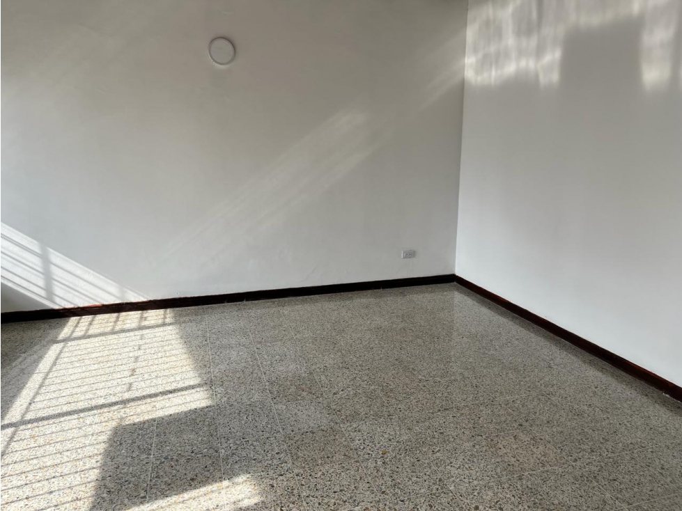 ARRIENDO CASA EN LAURELES PARA OFICINA CCZ — foto 4