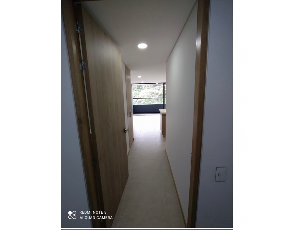 VENTA DE HERMOSO APARTAMENTO EN PALMAS PISO ALTO CCZ — foto 2