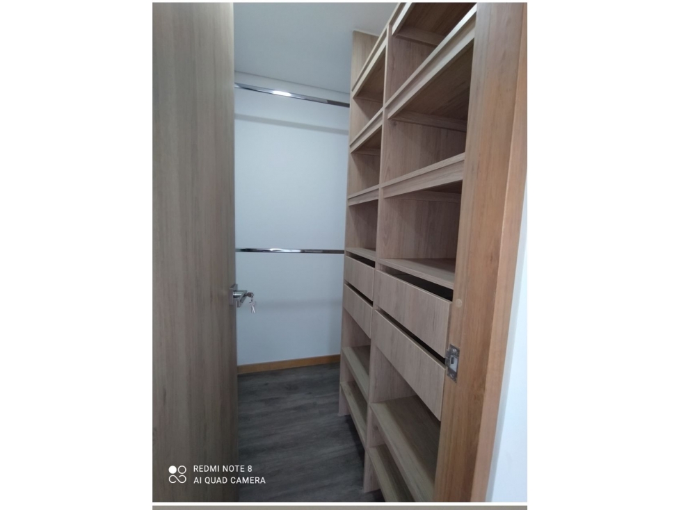 VENTA DE HERMOSO APARTAMENTO EN PALMAS PISO ALTO CCZ — foto 4