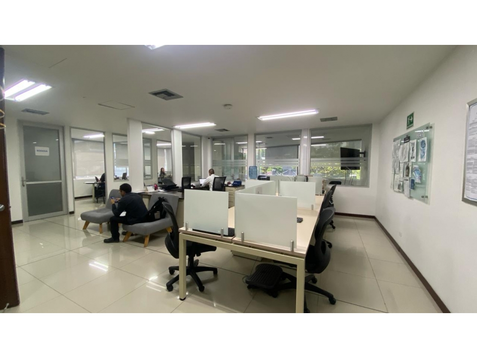 OFICINA EN VENTA PARA TU EMPRESA EN EL POBLADO CCZ — foto 4