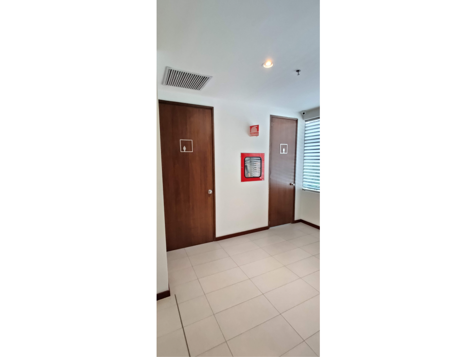 OFICINA EN VENTA Y ARRIENDO EL POBLADO EN PISO ALTO CCZ — foto 2
