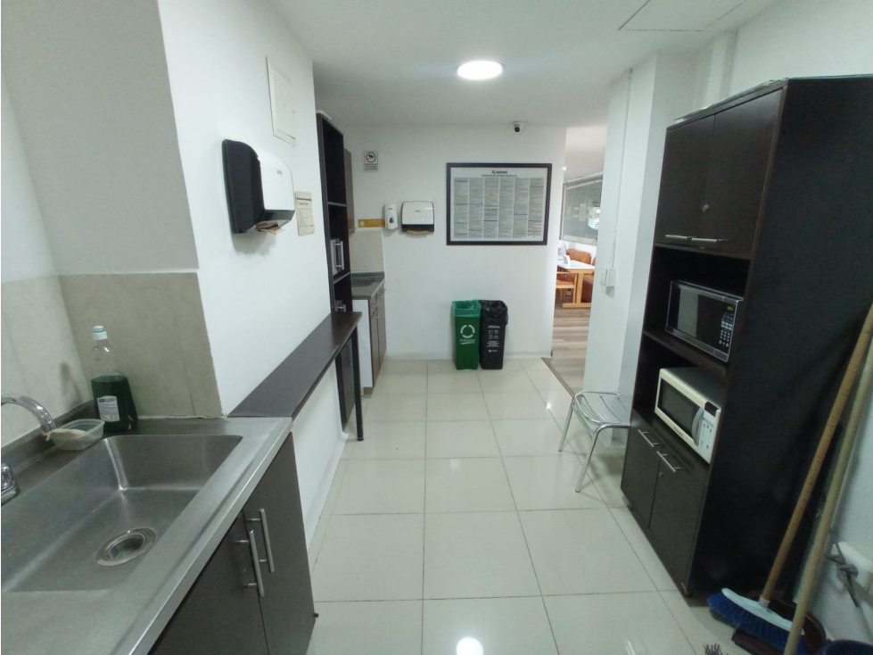 OFICINA PARA LA VENTA RENTANDO EL 0,7% NETO EN PALMAS CCZ — foto 4
