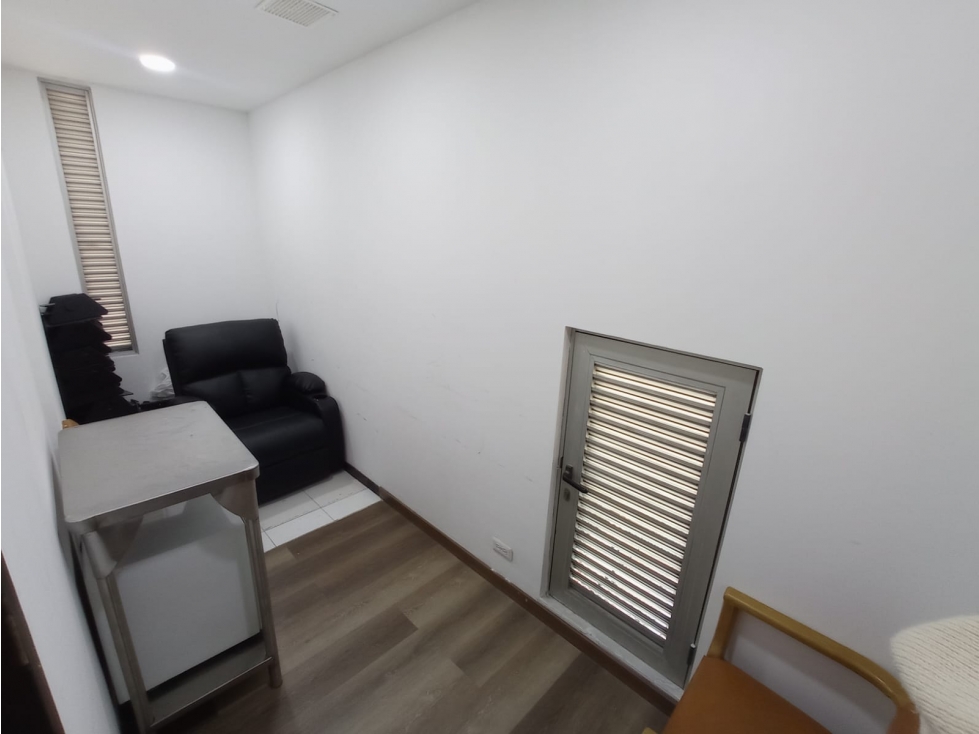 OFICINA PARA LA VENTA RENTANDO EL 0,7% NETO EN PALMAS CCZ — foto 5