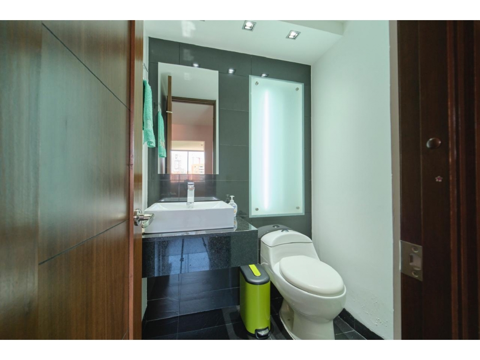 APARTAMENTO EN VENTA DE REVISTA EN EL POBLADO PARTE PLANA CCZ — foto 3