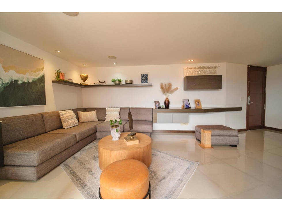 APARTAMENTO EN VENTA DE REVISTA EN EL POBLADO PARTE PLANA CCZ — foto 2