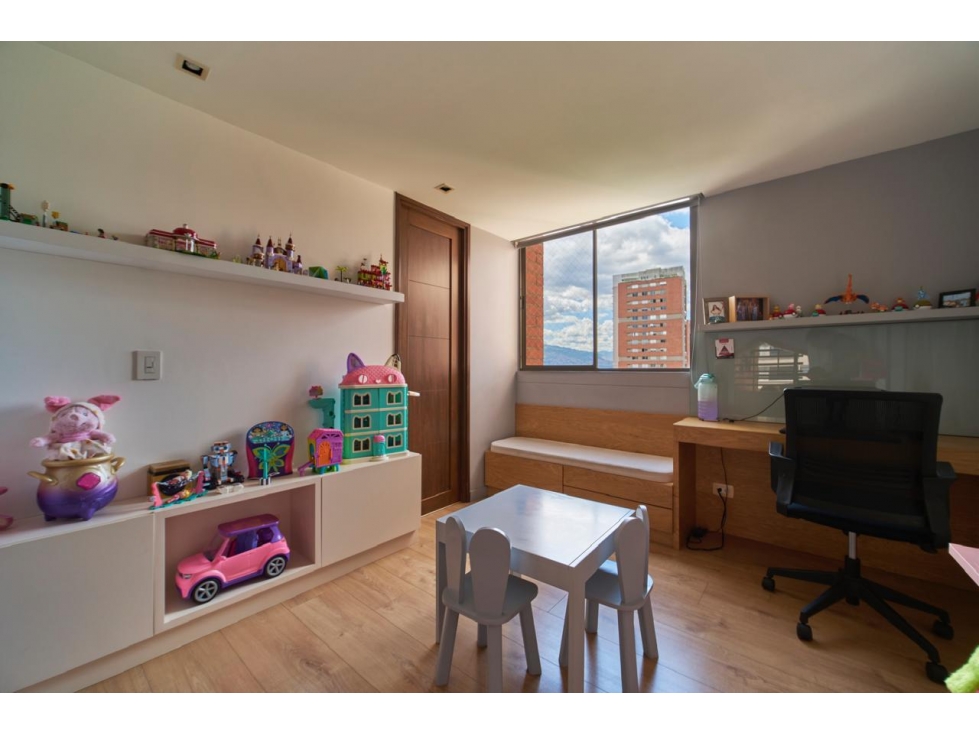 APARTAMENTO EN VENTA DE REVISTA EN EL POBLADO PARTE PLANA CCZ — foto 4