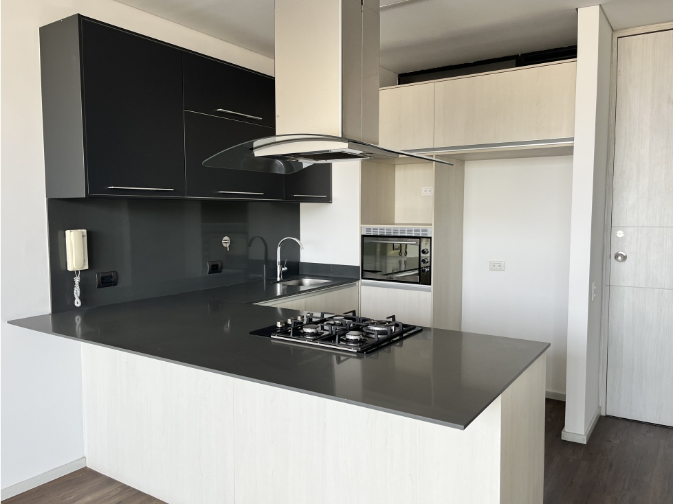 APARTAMENTO HERMOSO EN MILLA DE ORO PARA RENTA EN PISO ALTO CCZ — foto 2