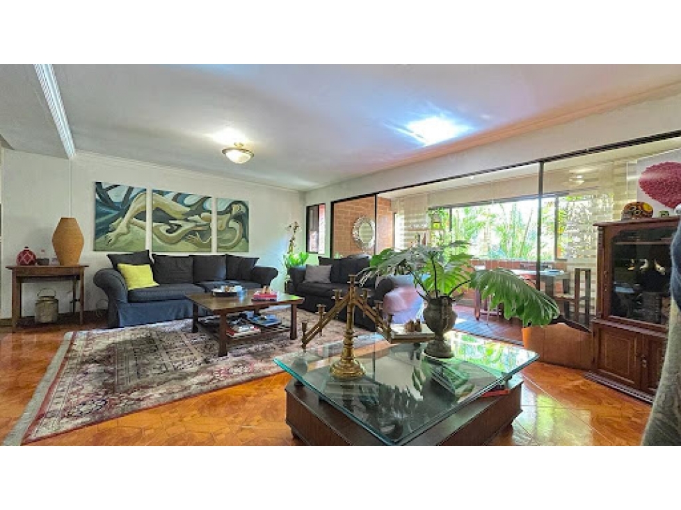 Apartamento 242 m Balcón Poblado, Patio Bonito